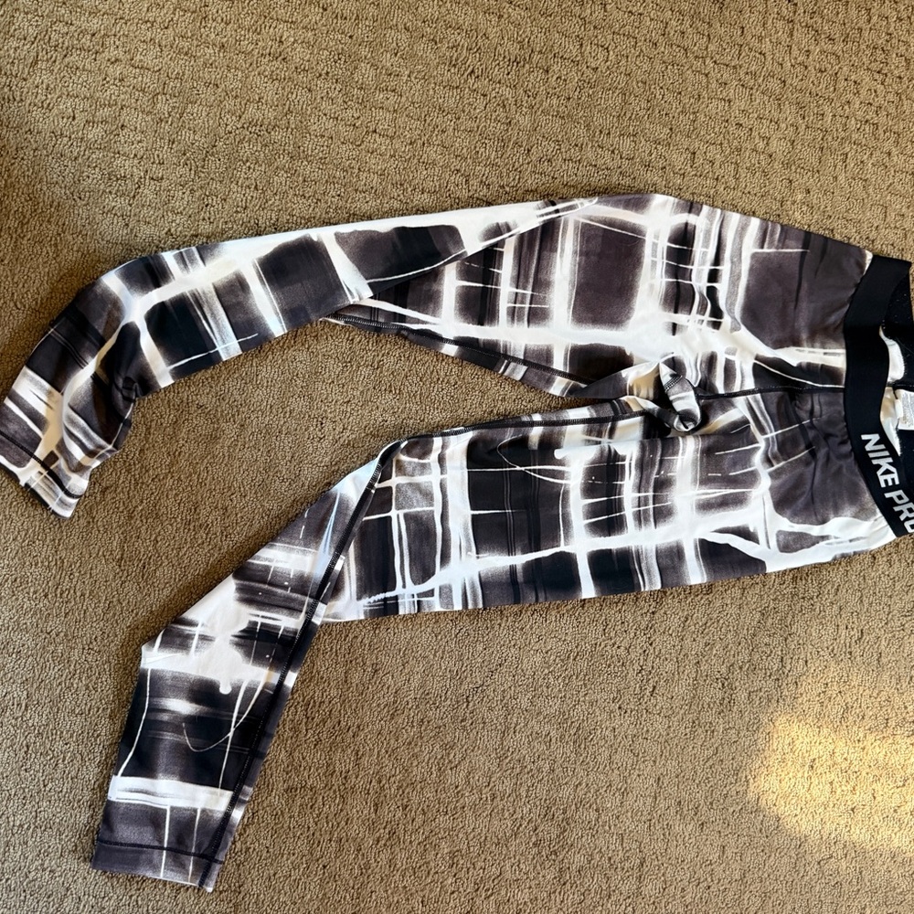 Nike Pro Women’s Black & White Tie-Dye Performance Leggings